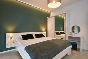 2 bedrooms, in-room safe, iron/ironing board, free WiFi