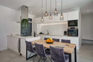 Fridge, microwave, oven, stovetop - Villa Serenity - your luxury home away from home (Mlini)