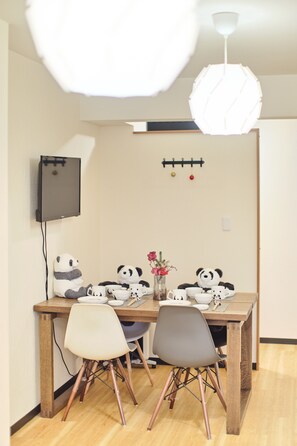 In-room dining - TORA Hotel Ueno 193 B (Tokyo)