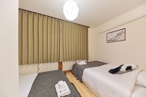 Free WiFi, bed sheets - TORA Hotel Ueno 193 B (Tokyo)