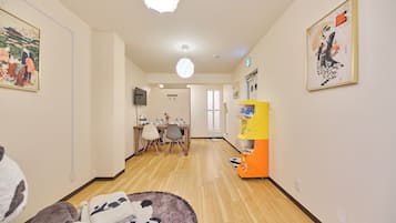 Apartment, Non Smoking | In-room dining