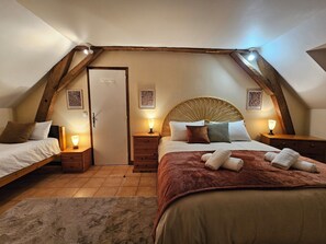 3 bedrooms, iron/ironing board, free WiFi, bed sheets
