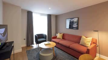 Apartment, 3 Bedrooms | Living area | 43-inch Smart TV with digital channels, TV