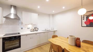 Apartment, 3 Bedrooms | Private kitchen | Fridge, microwave, oven, stovetop