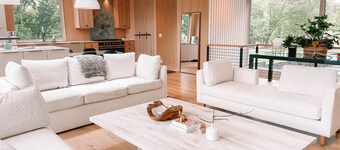 *WOW* Modern Waterfront Home