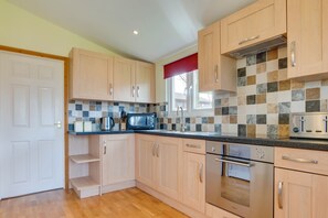 Fridge, microwave, oven, cookware/dishes/utensils