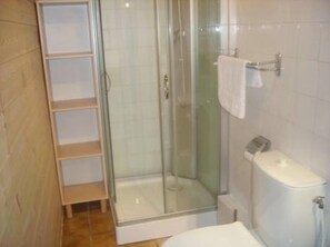 Bathtub, toilet paper - Superb 6-person apartment in chalet, family atmosphere, summer swimming pool, SPA (Saint Sorlin d'Arves)