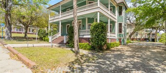 Huge Historical Mansion for Groups Downtown Pensacola 1 Block from Palafox St