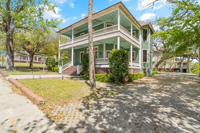Huge Historical Mansion for Groups Downtown Pensacola 1 Block from Palafox St