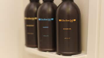 Apartment, Nichtraucher | Badezimmer | Duschwanne, Regendusche, kostenlose Toilettenartikel, Haartrockner