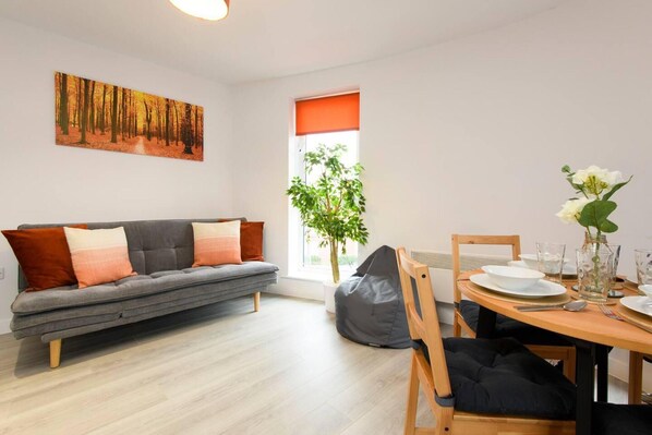 Apartment | Dining