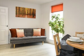 Appartement | Salle de séjour | Téléviseur de 30 po avec télévision numérique
