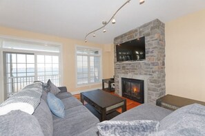 Télévision, cheminée