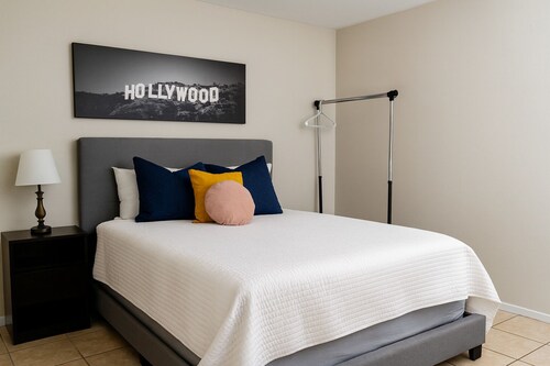 Cozy Renovated Home | Near DT w/Private Entrance