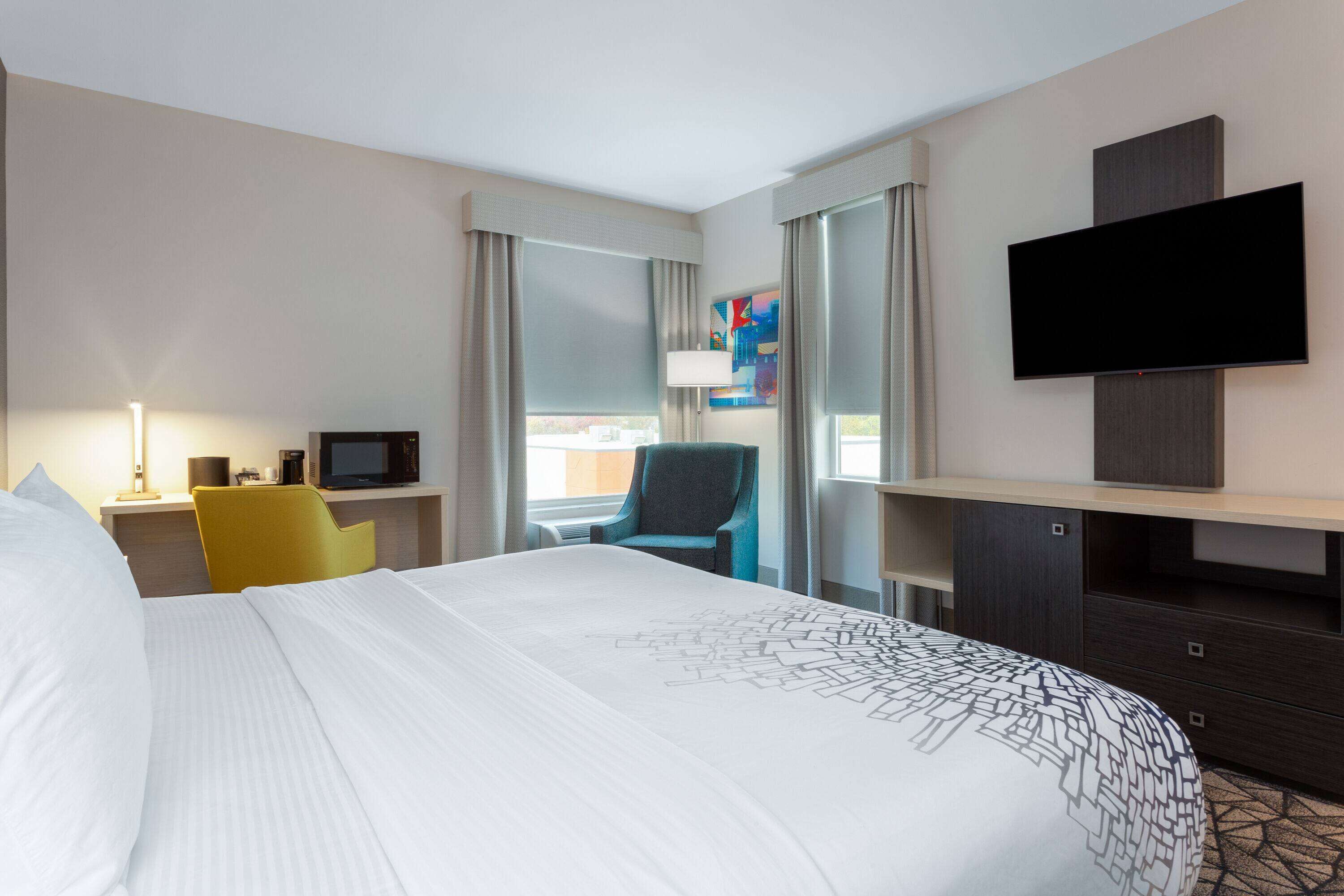 room, 1 king bed, non smoking | desk, laptop workspace, iron/ironing board, free wifi