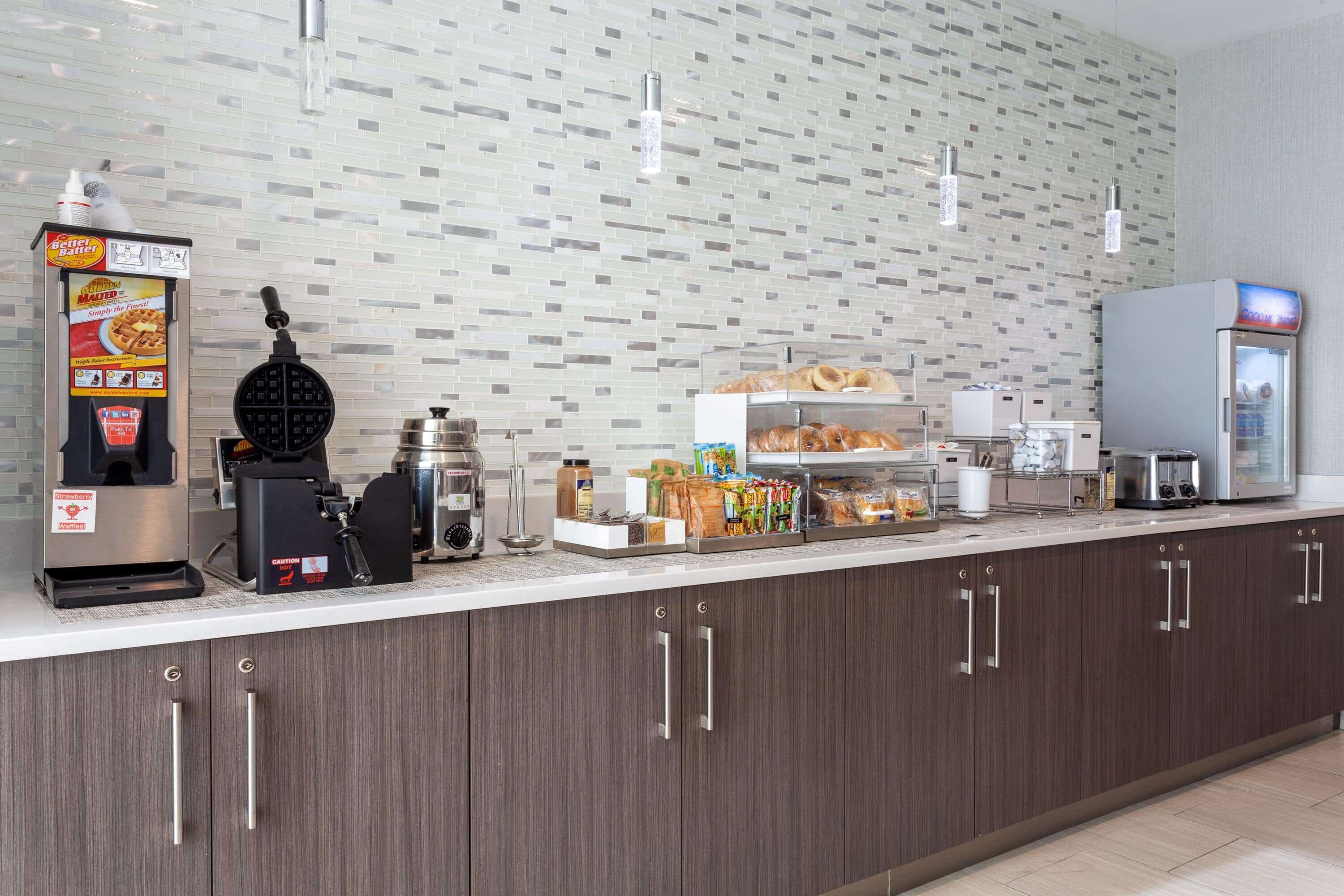 free daily continental breakfast