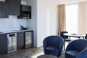 1 Bedroom Apartment | Premium bedding, pillow-top beds, desk, blackout curtains - Ramada by Wyndham Wellington Taranaki Street (Wellington)