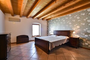 2 soverom, reiseseng for barn, wi-fi (inkludert) og sengetøy