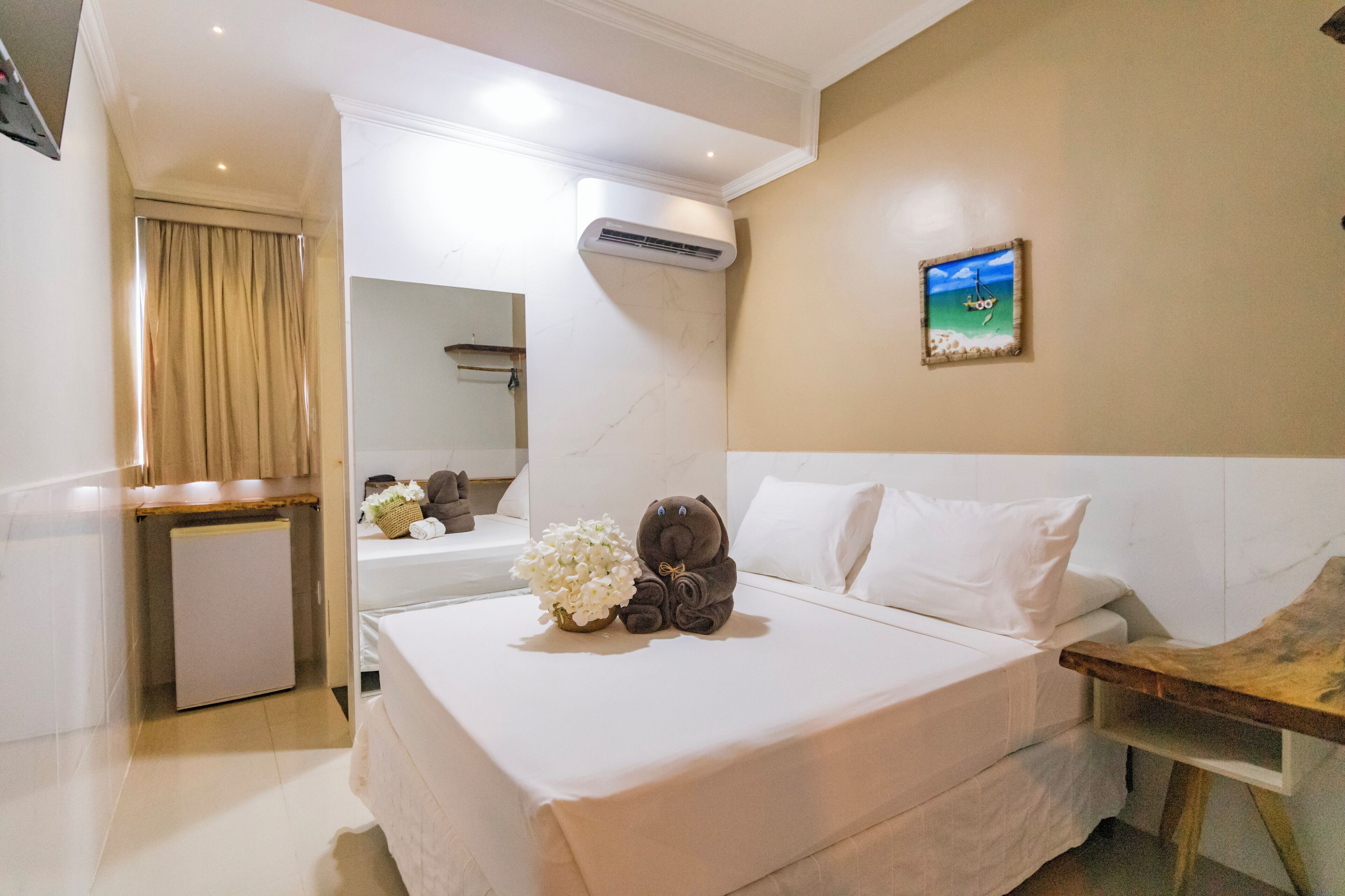 Quarto casal standard | Frigobar, roupa de cama