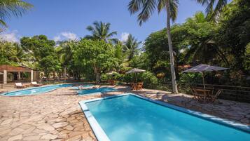 4 outdoor pools, open 9:00 AM to 10:00 PM, sun loungers