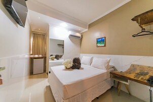 Minibar y ropa de cama 