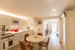 Fridge, oven, dishwasher, coffee/tea maker