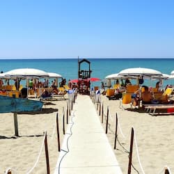 Private beach, white sand, beach bar