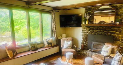 Perfect Lake or Mountain Getaway Less Than 5 Minutes Away