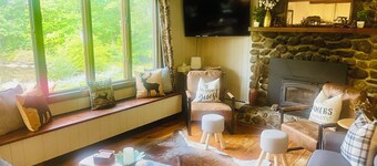 Perfect Lake or Mountain Getaway Less Than 5 Minutes Away