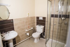 Habitación superior, vista a la playa | Baño | Toallas