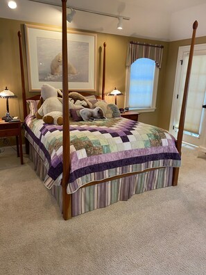 4 bedrooms, desk, iron/ironing board, free WiFi - Spacious Kennebunkport River property, family/pet friendly, 2 miles to beaches (Kennebunk)