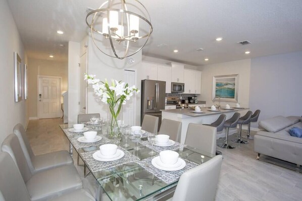 Hus - flere senge - privat pool - udsigt til pool | Privat køkken | Køleskab, mikrobølgeovn, kogeplade, opvaskemaskine