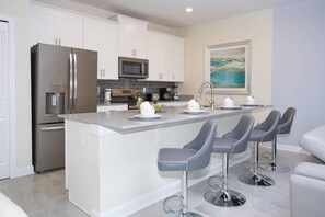 House, Multiple Beds, Private Pool, Pool View | Private kitchen | Fridge, microwave, stovetop, dishwasher