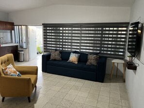 Smart TV, books, stereo