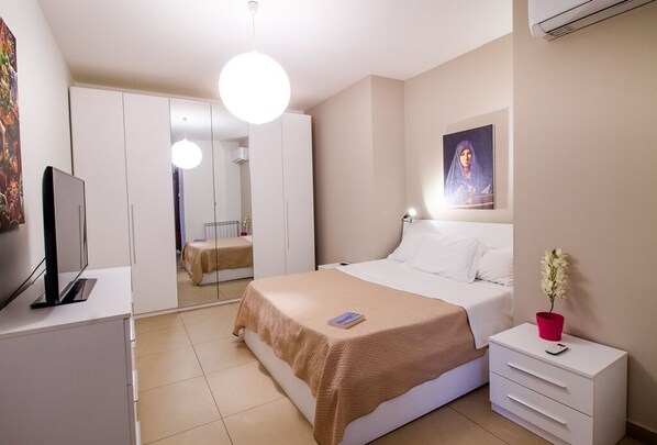 1 chambre, fer et planche à repasser, Wi-Fi gratuit, draps fournis