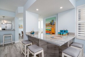 Dining - Gullwing 505 3BR Oasis: Beachfront & Lanai (Fort Myers Beach)