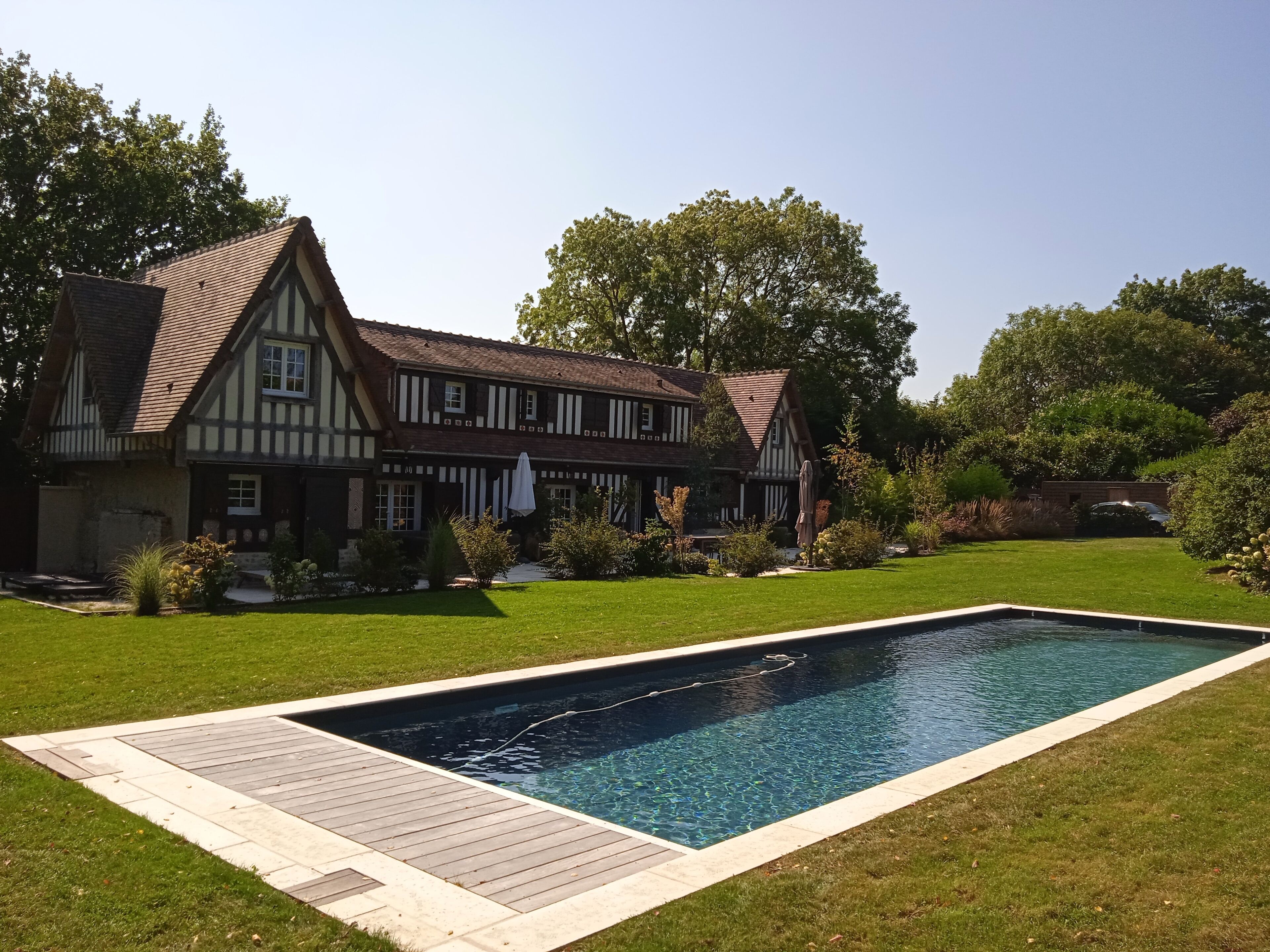 Piscina a l'aire lliure i piscina climatitzada 