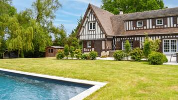 Piscina a l'aire lliure i piscina climatitzada