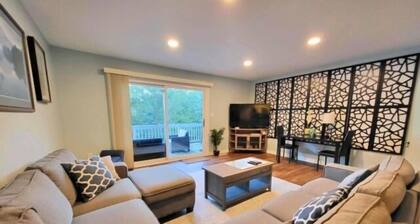 Wifi, Sunrises and sunsets, grill, great location, great views, close to other rentals.