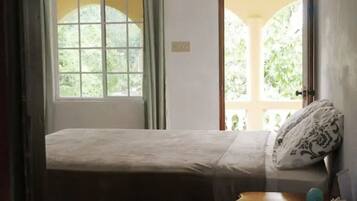 1 室のベッドルーム、アイロン / アイロン台、WiFi (無料)、ベッドシーツ