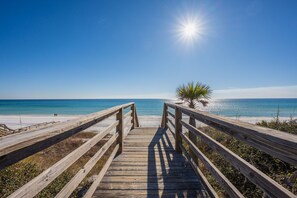 Beach nearby, sun loungers, beach towels - Hidden Gem, South of 30A w/ Private Beach Access (Panama City Beach)