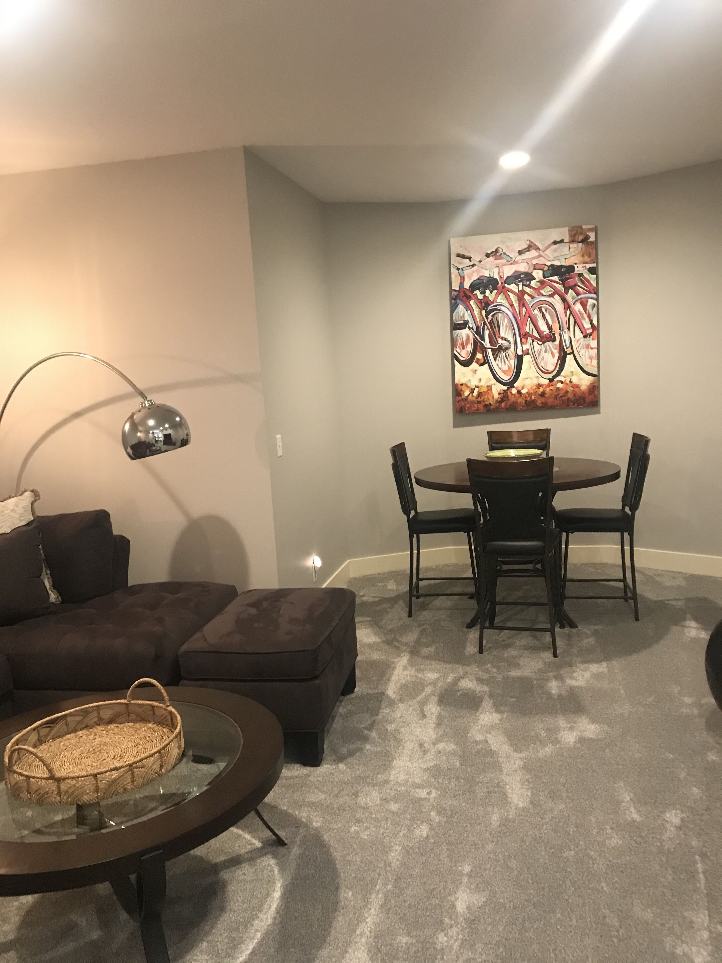 In Town Luxury Resort -Hot Tub, Heated Pool & A Two Season Entertainment Room - Saugatuck, MI