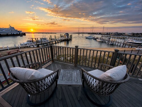WATERFRONT Downtown Cottage w/ Beach