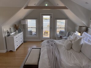 1 bedroom, iron/ironing board, free WiFi, bed sheets - WATERFRONT Downtown Cottage w/ Beach (Tisbury)