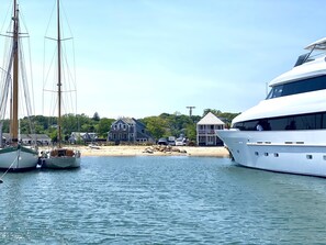 Marina - WATERFRONT Downtown Cottage w/ Beach (Tisbury)