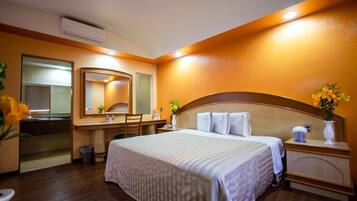 Cortinas blackout, tabla de planchar con plancha y wifi gratis