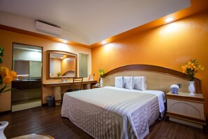 Blackout curtains, iron/ironing board, free WiFi, bed sheets - Hotel Castelo (San Juan del Río)