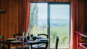 Småhus – deluxe, eget bad, fjellutsikt | Restaurant