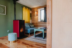 Deluxe Cottage, Ensuite, Mountain View | Lounge - La Petite Maison Basse Corréo (La Roche-des-Arnauds)