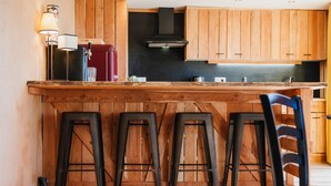 Småhus – deluxe, eget bad, fjellutsikt | Bar (på overnattingsstedet)